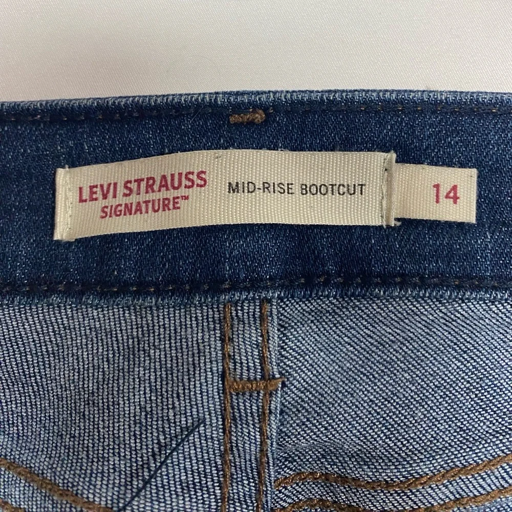 Levi’s Mid Rise Bootcut Denim Blue Jeans Women’s Size 14